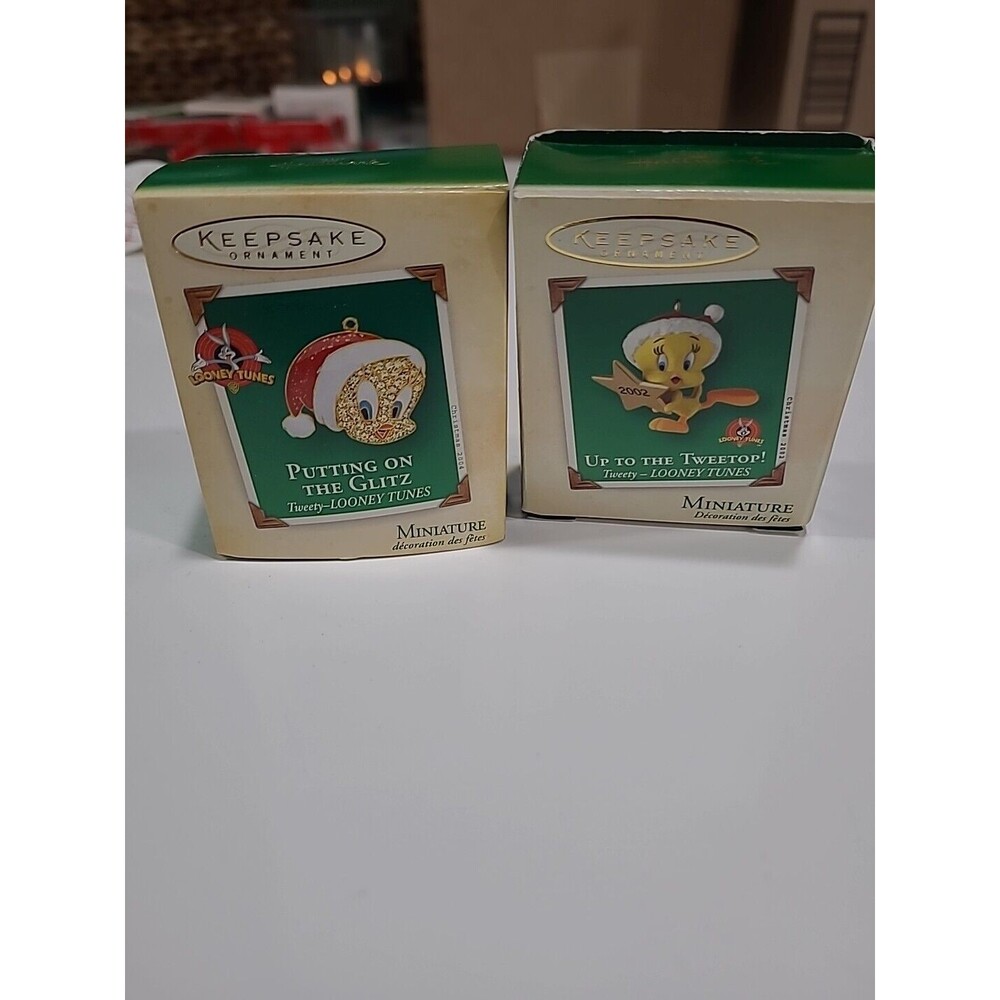 Set Of 2 Hallmark Mini Ornament 02 &04 PUTTING ON THE GLITZ Tweety Looney Tunes
